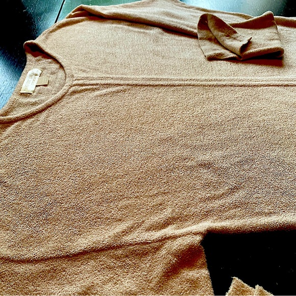 BAREFOOT DREAMS NWT! Cozychic Ultra Lite Tie Front Top Sweater Sand Dune Small - Picture 6 of 11